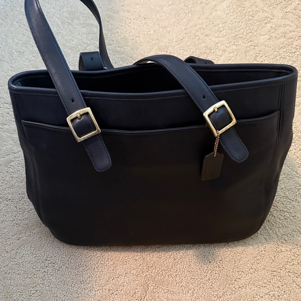 Vintage Coach Black Large Leather Shoulder Bag with Gold Accents, Made in USA - Picture 9 of 11